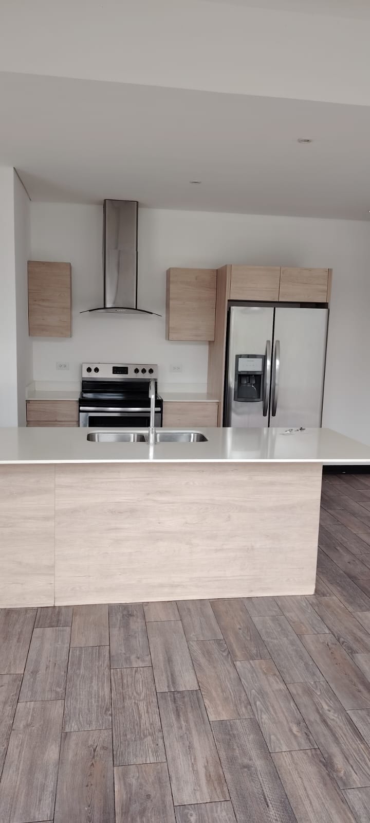 Rento apartamento en Lirios 1, Cayalá zona 16 — foto 3 de 7
