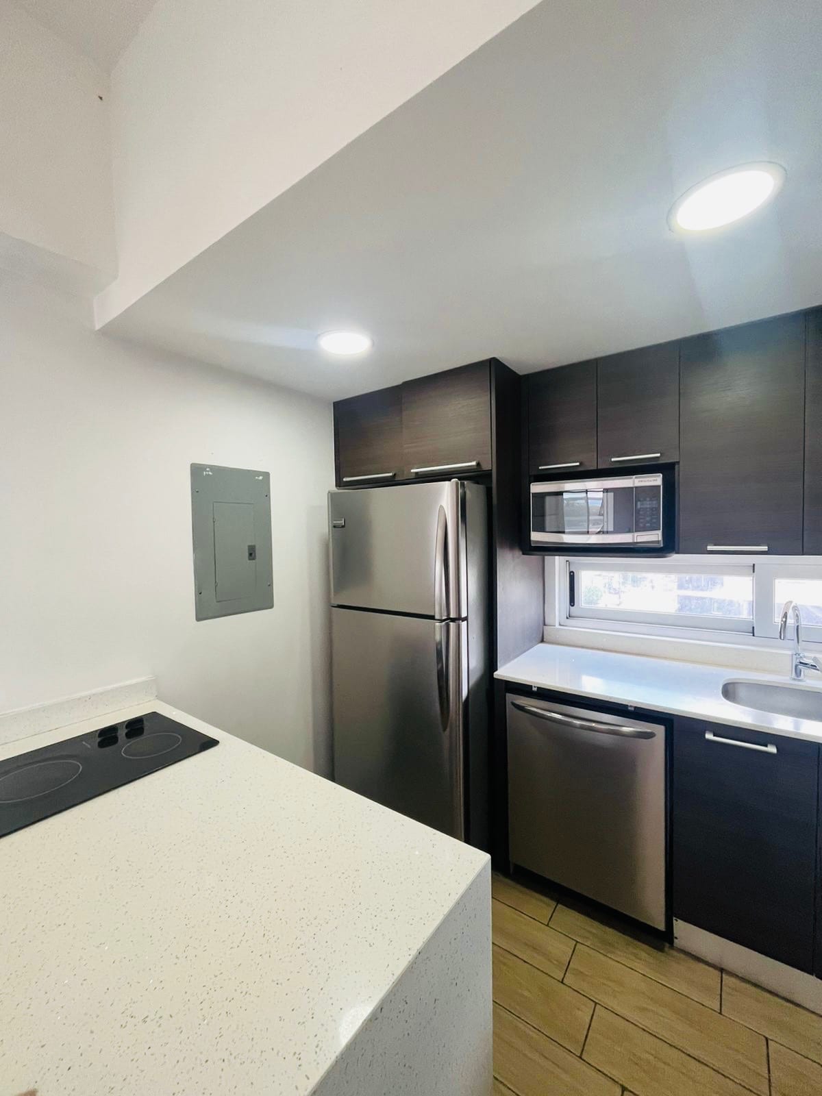 VENDO APARTAMENTO EN ZONA 10 — foto 1 de 6