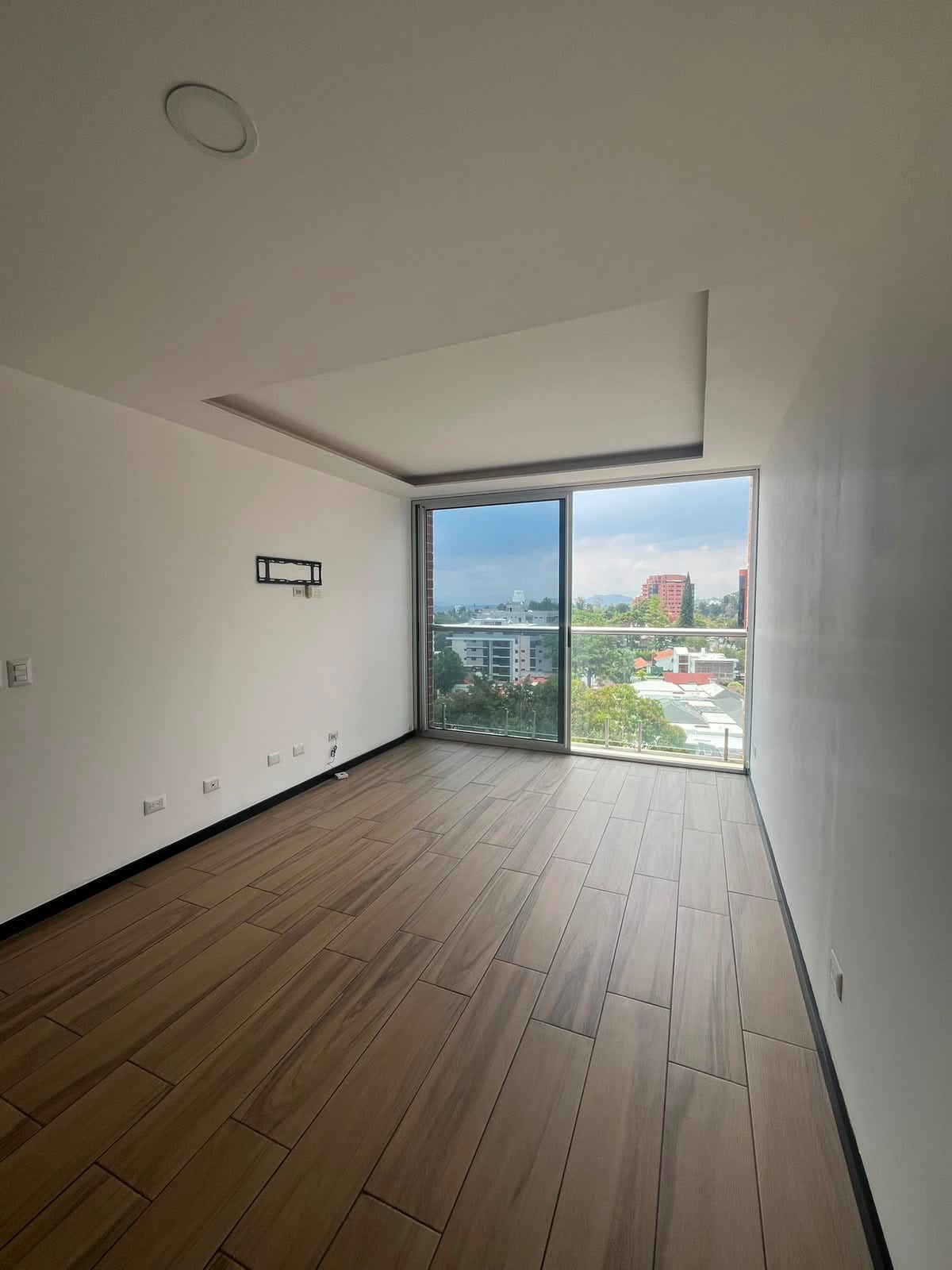 Rento apartamento en Edificio Moderno Zona 15 Vista Hermosa 1 dentro de garita — foto 1 de 7