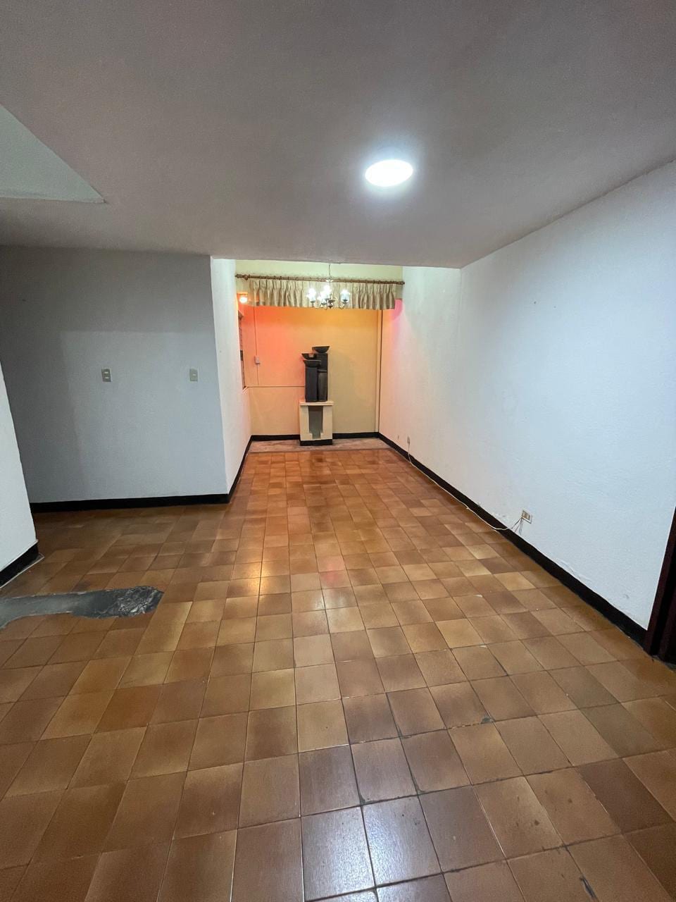Vendo casa en Prados de Monte María zona 12. Dentro de garita, para vivienda u oficina a puerta cerrada — foto 2 de 6