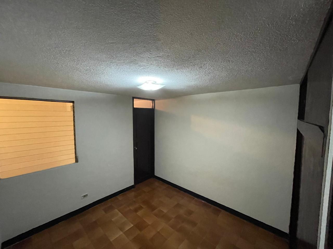 Vendo casa en Prados de Monte María zona 12. Dentro de garita, para vivienda u oficina a puerta cerrada — foto 6 de 6
